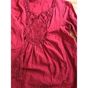 Lacy blouse Pullover Size L 100% Rayon Nice Details